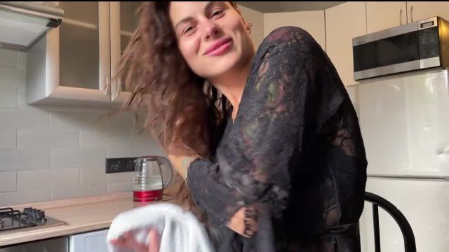 Трахнул девушку своего друга пока тот был в душе - 3