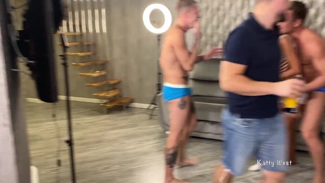 Большая русская оргия возбужденных студентов после колледжа - 1