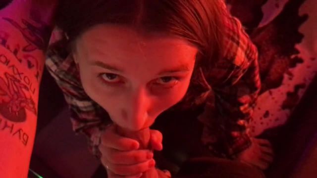 Сводная сестра не дает поиграть в комп, накончаю ей на лицо - 2