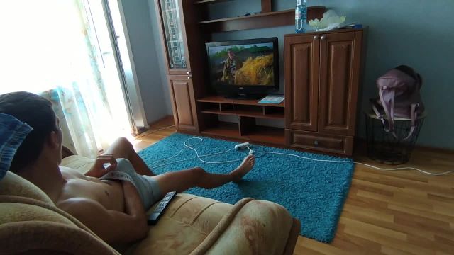 потаскливая сучка любит когда ее трахают на балконе - 1