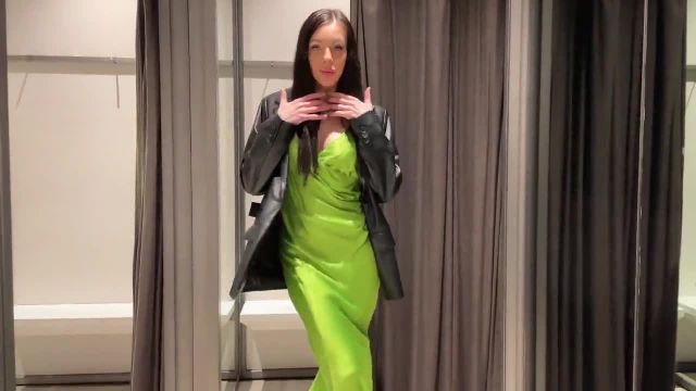 Горячий секс с распутной сучкой в ​​примерочной - 2